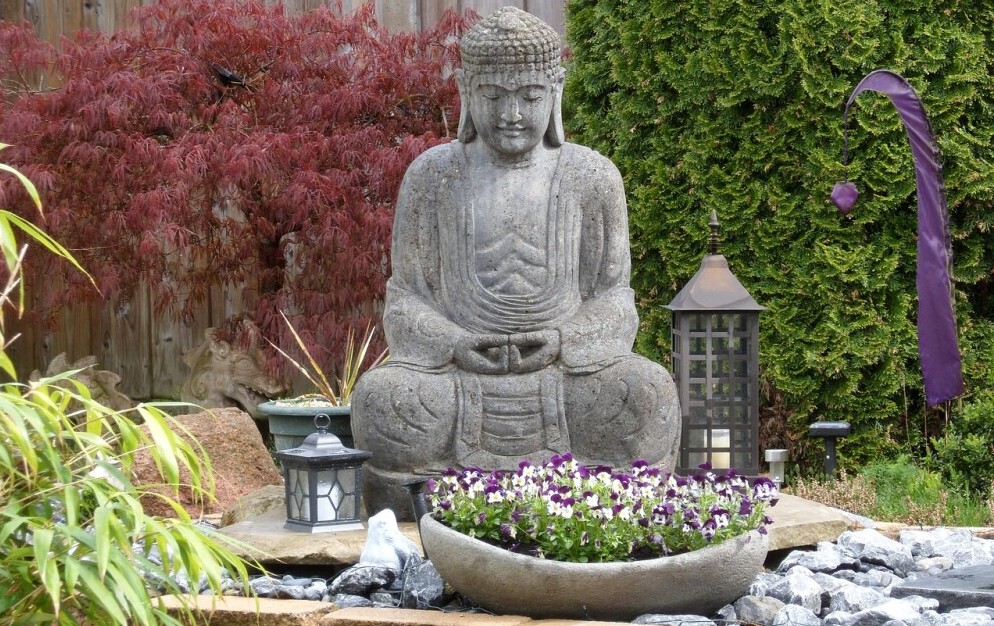 buddha statues water fountain