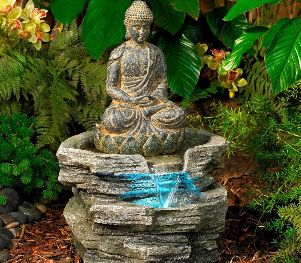 Buddha statues water fountain